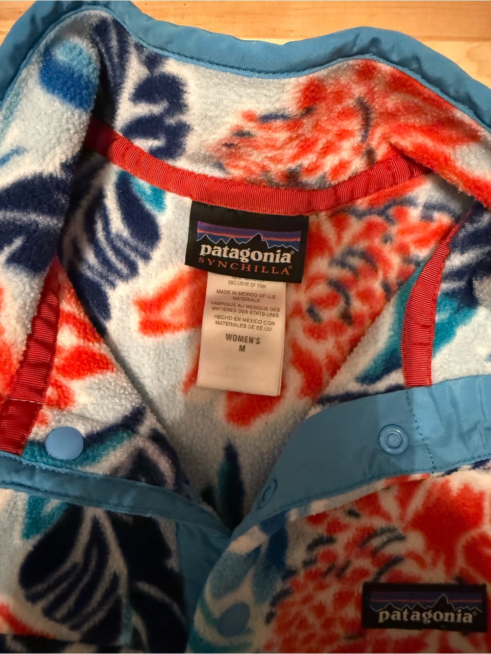 RARE Patagonia Synchilla Snap-T Manoa Floral Hawaiian Fleece SURFER Hibiscus M - Picture 2 of 5